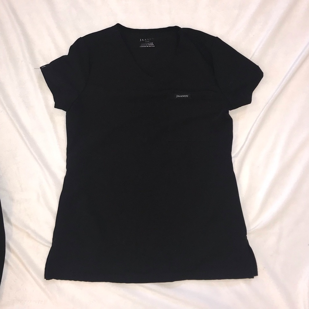 Jaanuu scrub top XXS in black. Stretchy 3 pocket